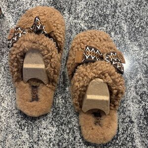 UGG Maxi curly slippers
